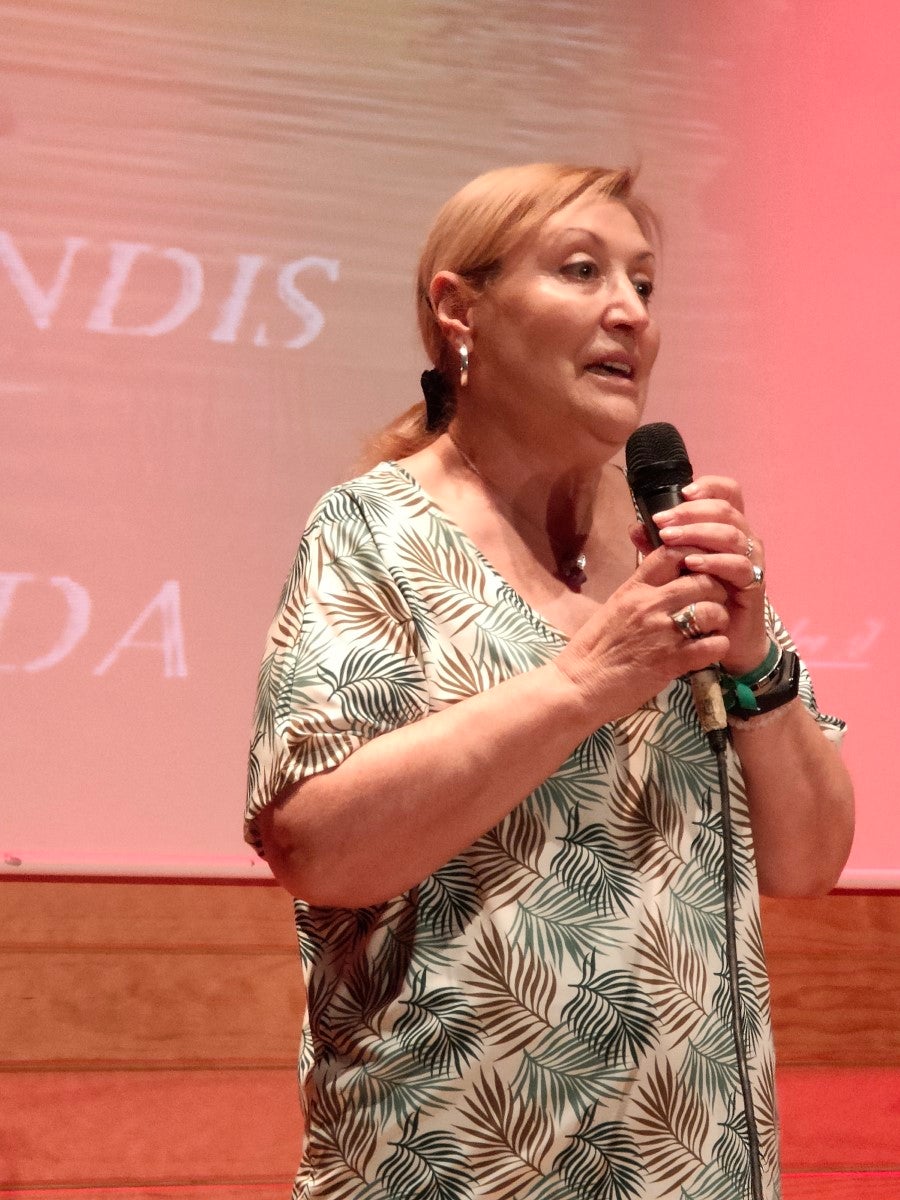 Fotos: Entrega de la recaudación de la venta del libro 'De los bailes de salón al botellón'