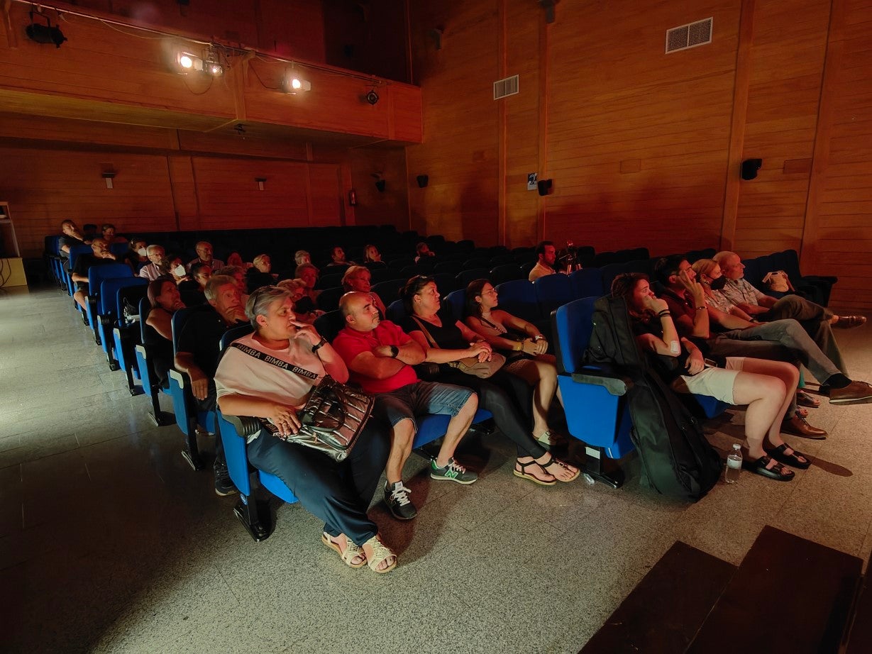 Fotos: Entrega de la recaudación de la venta del libro 'De los bailes de salón al botellón'
