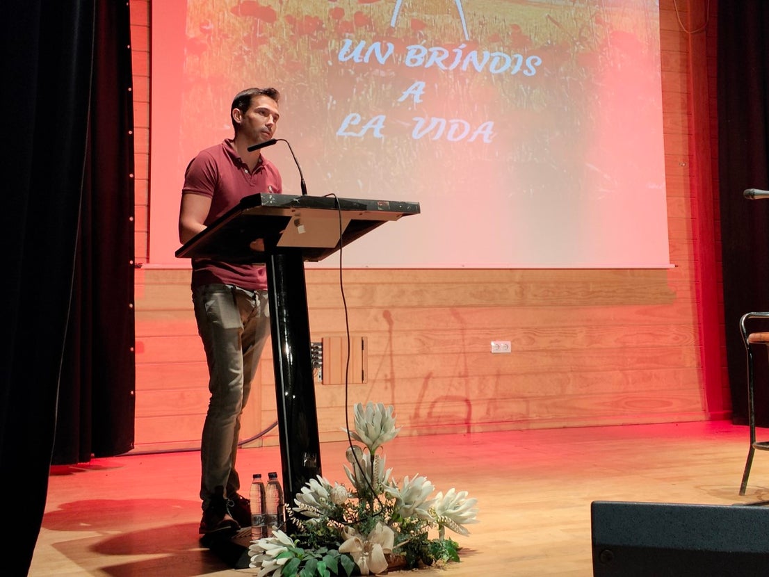 Fotos: Entrega de la recaudación de la venta del libro 'De los bailes de salón al botellón'