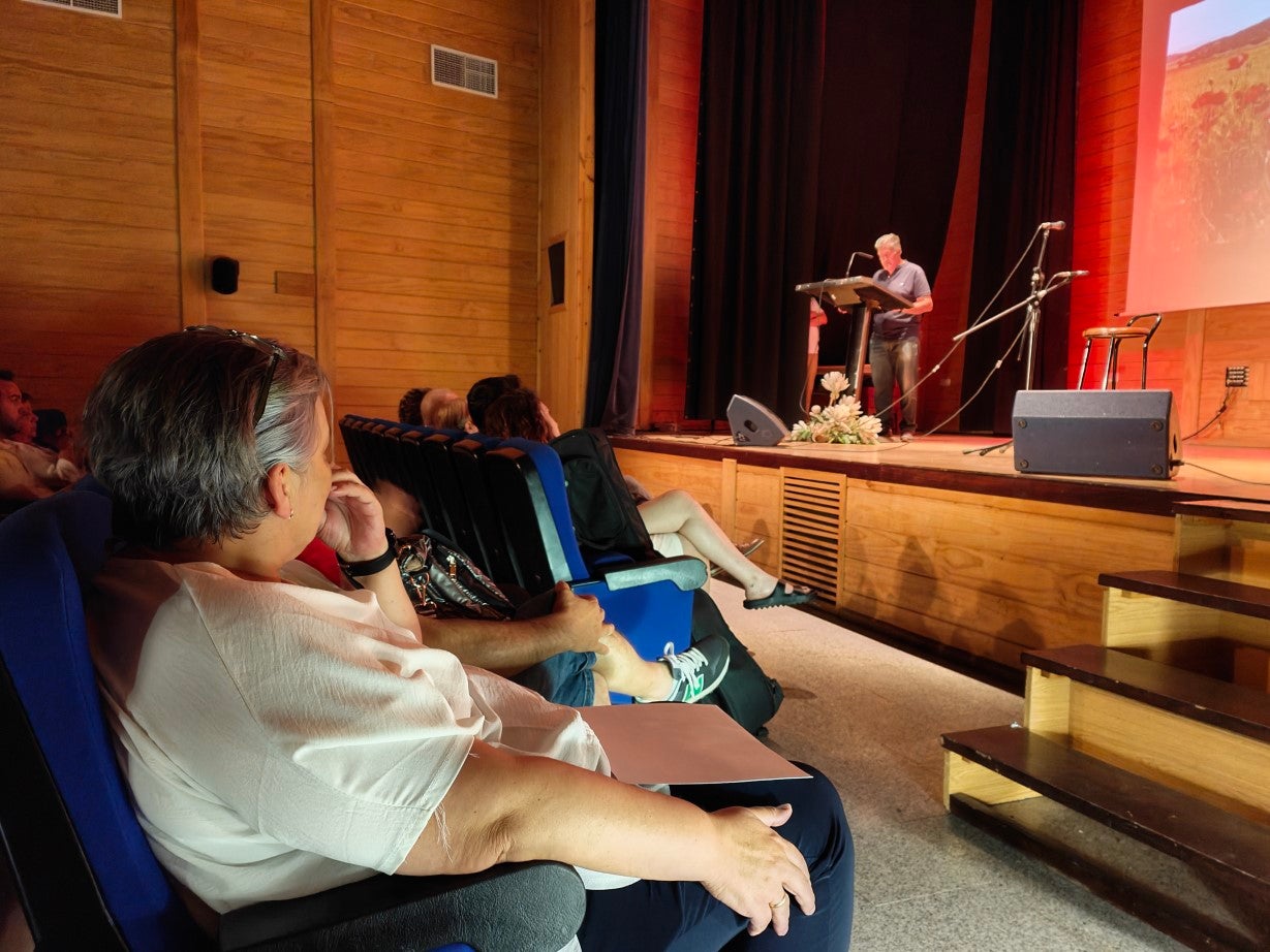 Fotos: Entrega de la recaudación de la venta del libro 'De los bailes de salón al botellón'