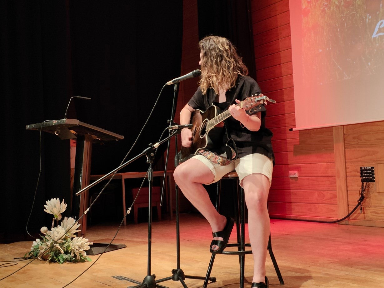 Fotos: Entrega de la recaudación de la venta del libro 'De los bailes de salón al botellón'