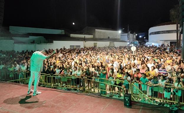 Sergio Contreras durante su concierto en el Fevalpop de Valverde de Leganés