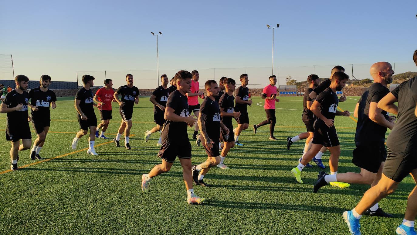 Fotos: Primer entrenamiento del Racing Valverdeño