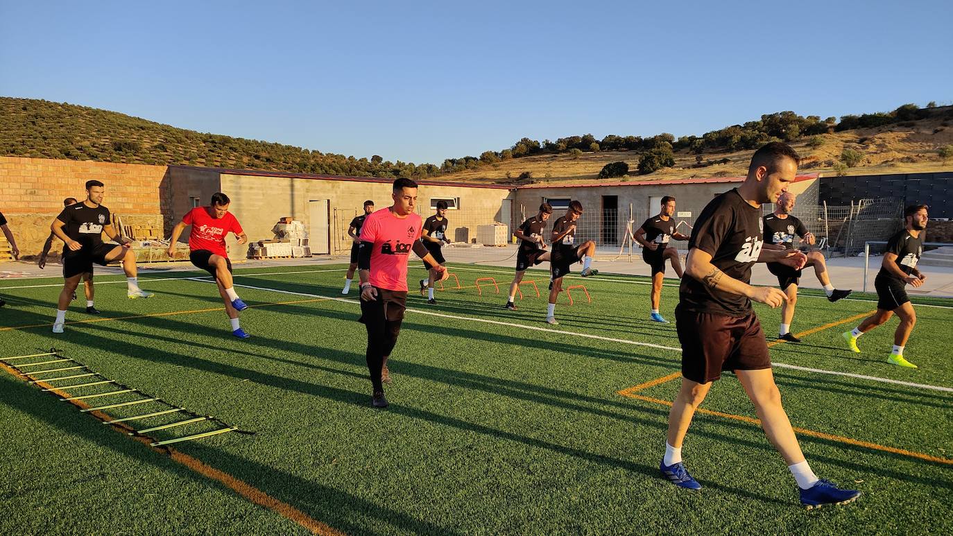 Fotos: Primer entrenamiento del Racing Valverdeño