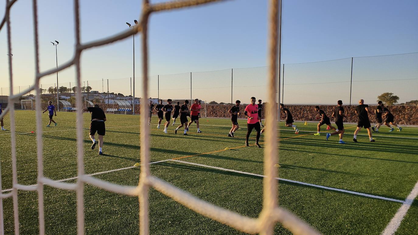 Fotos: Primer entrenamiento del Racing Valverdeño