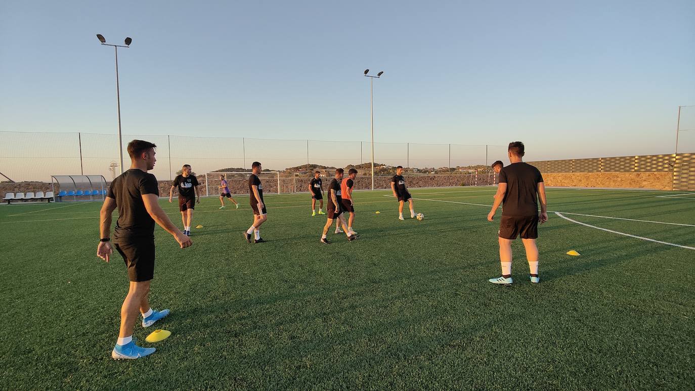 Fotos: Primer entrenamiento del Racing Valverdeño