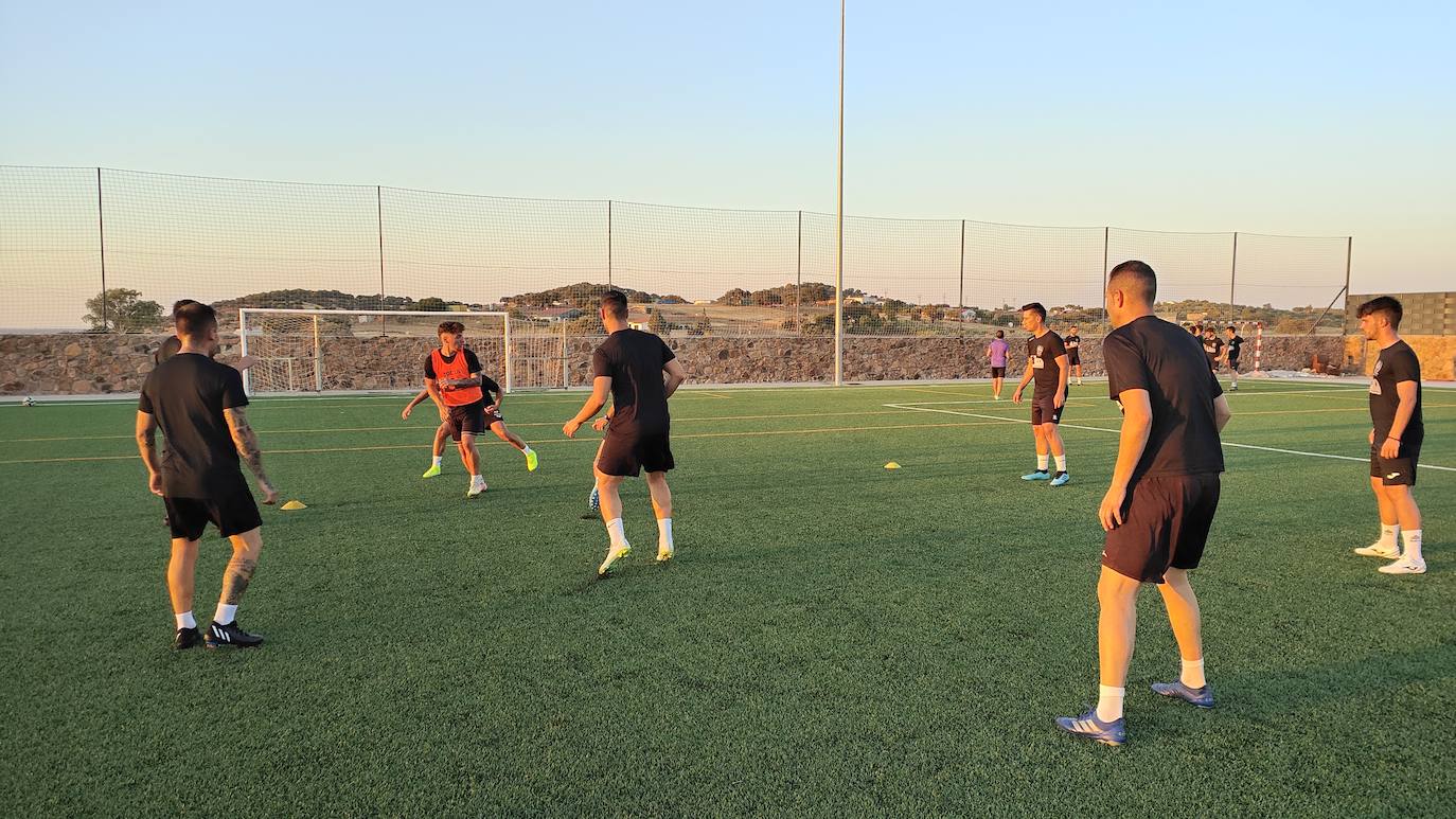 Fotos: Primer entrenamiento del Racing Valverdeño