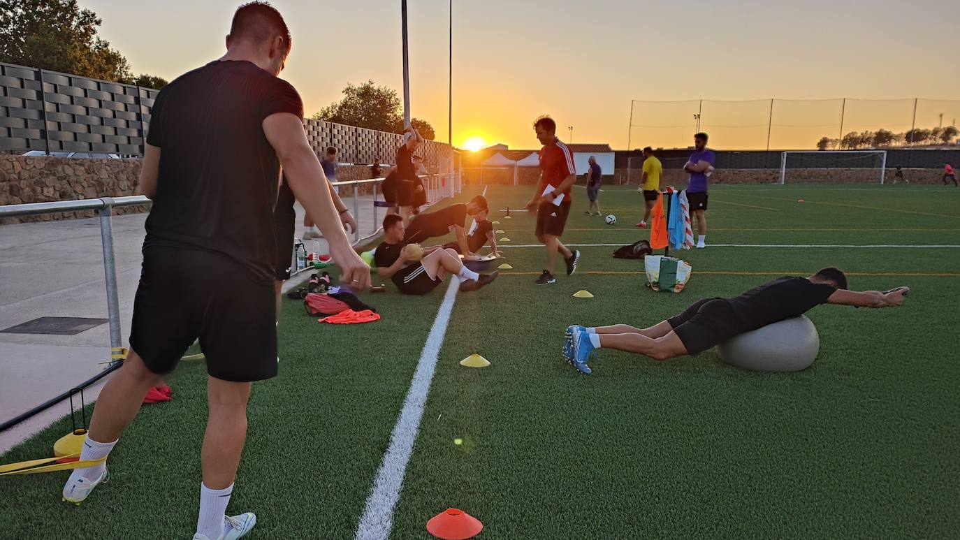 Fotos: Primer entrenamiento del Racing Valverdeño