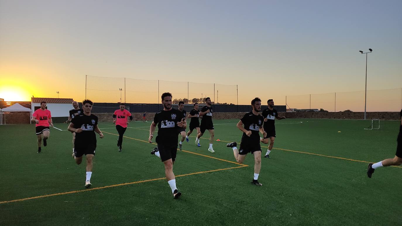 Fotos: Primer entrenamiento del Racing Valverdeño