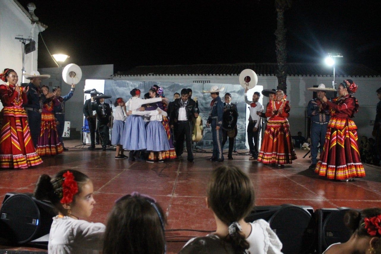 Fotos: Festival Folklórico de los Pueblos del Mundo de Extremadura (II)
