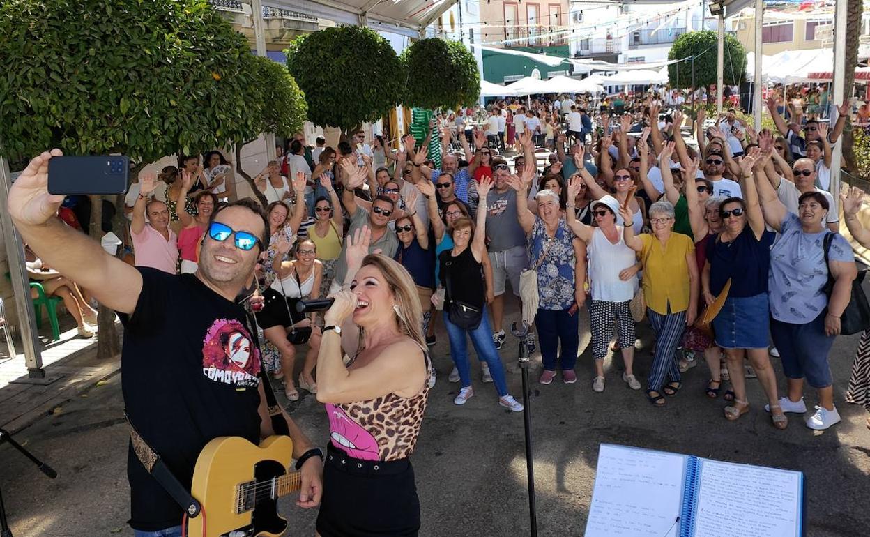 Los valverdeños y visitantes disfrutaron con el concierto de la Mariví