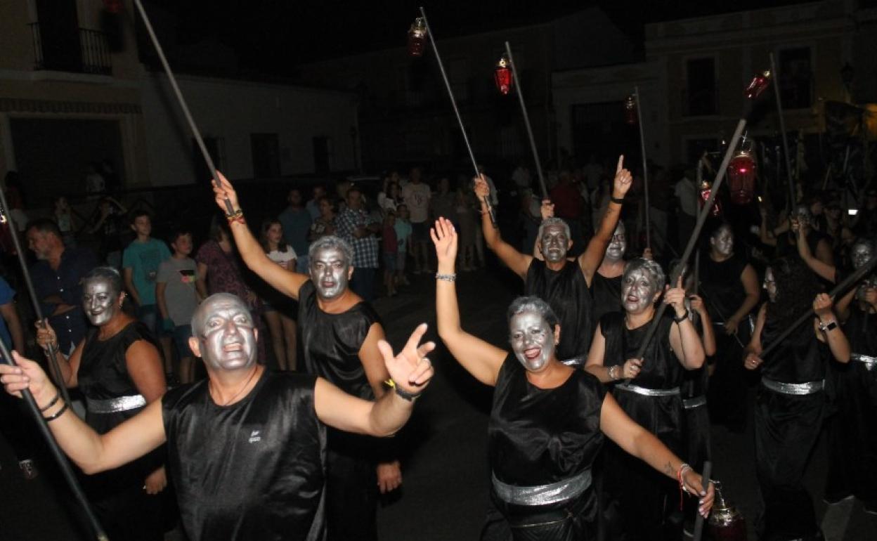 Trajes de los farolillos durante la 'Fuga de la Diabla'