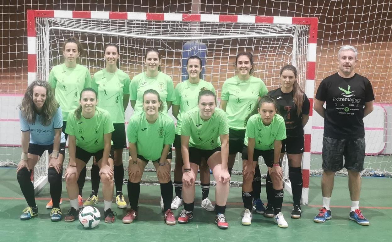 Algunas de las jugadoras del CD Almendral durante esta pretemporada