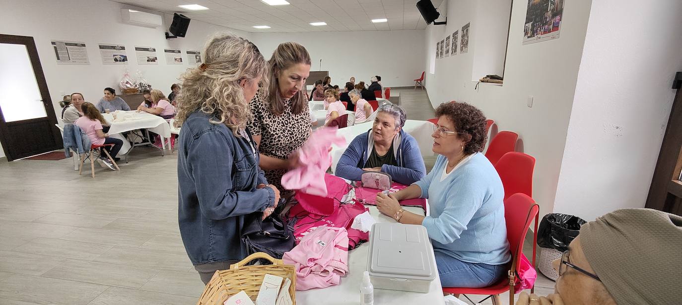 Fotos: Merienda Solidaria de la Semana contra el Cáncer de Mama
