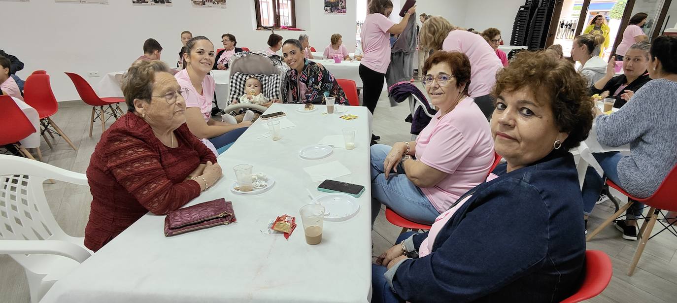 Fotos: Merienda Solidaria de la Semana contra el Cáncer de Mama