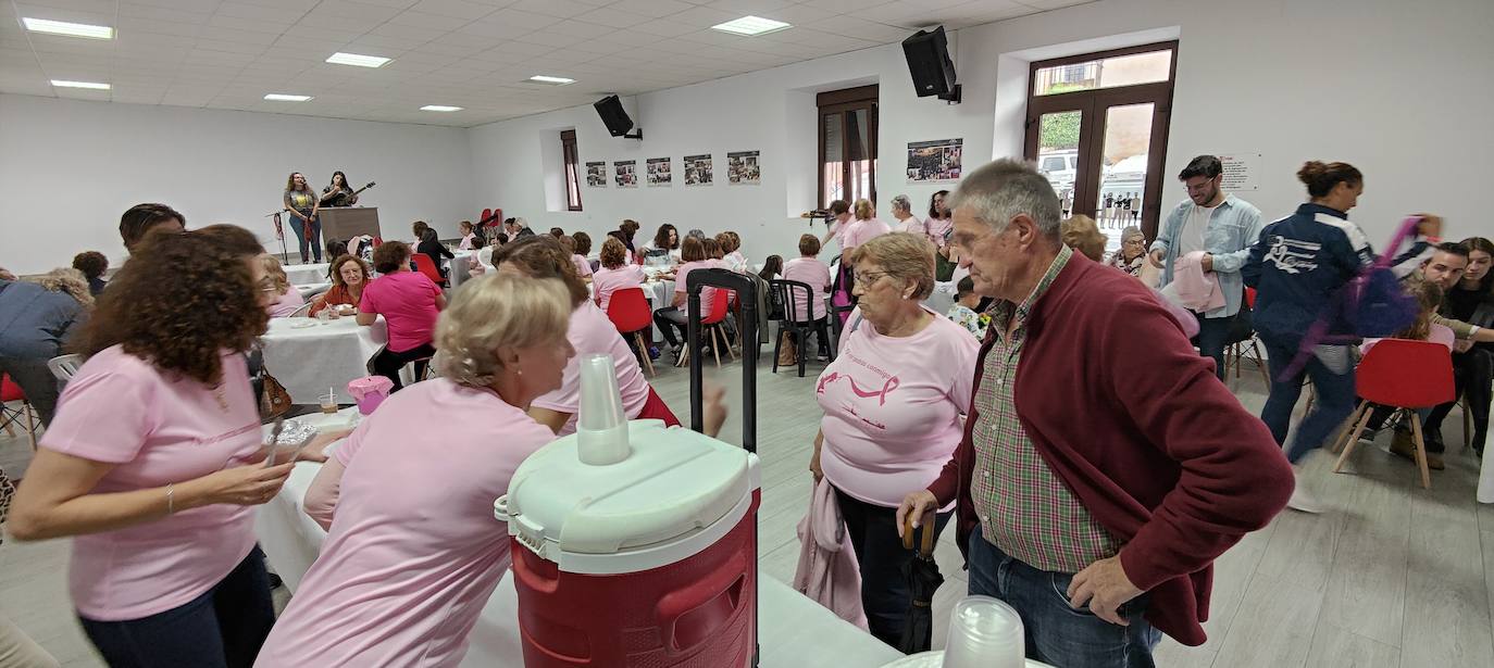 Fotos: Merienda Solidaria de la Semana contra el Cáncer de Mama