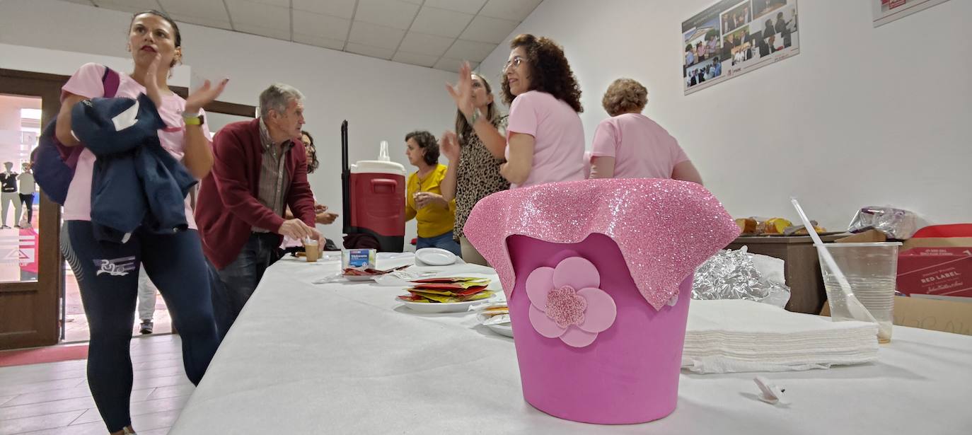 Fotos: Merienda Solidaria de la Semana contra el Cáncer de Mama