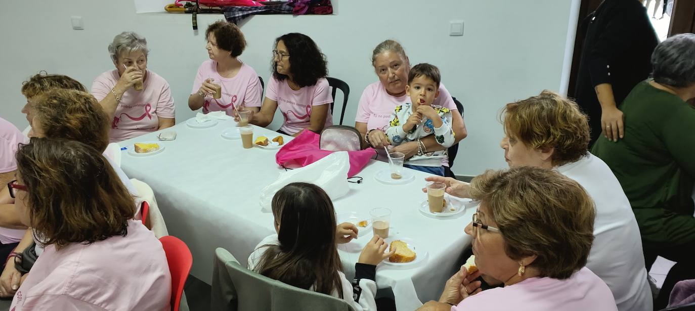 Fotos: Merienda Solidaria de la Semana contra el Cáncer de Mama