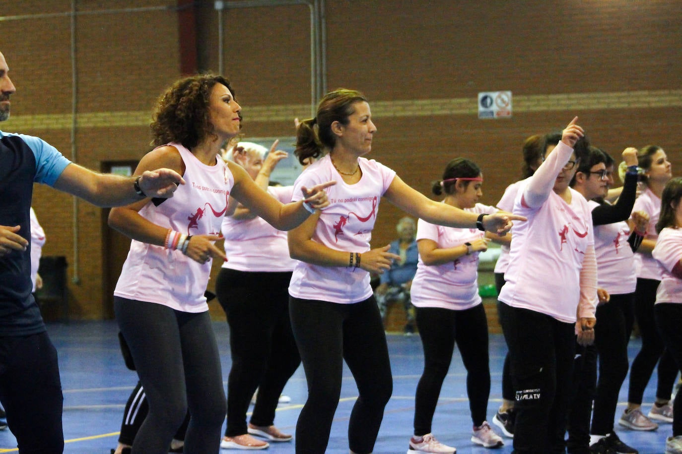 Fotos: Concentración Deportiva en la Semana contra el Cáncer de Mama