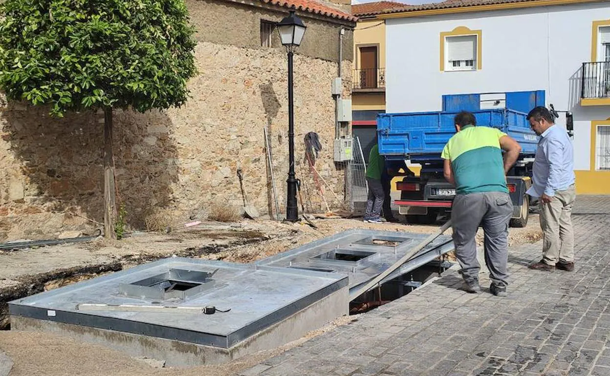 Trabajos ejecutados por la empresa de construcción Alfonso Rastrollo para la instalación de los contenedores