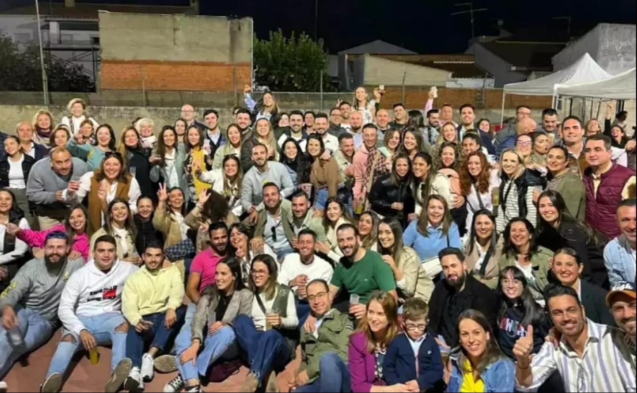 Antiguos alumnos del Cristo Crucificado: Más de 250 personas participan en la convivencia de antiguos alumnos del Cristo Crucificado
