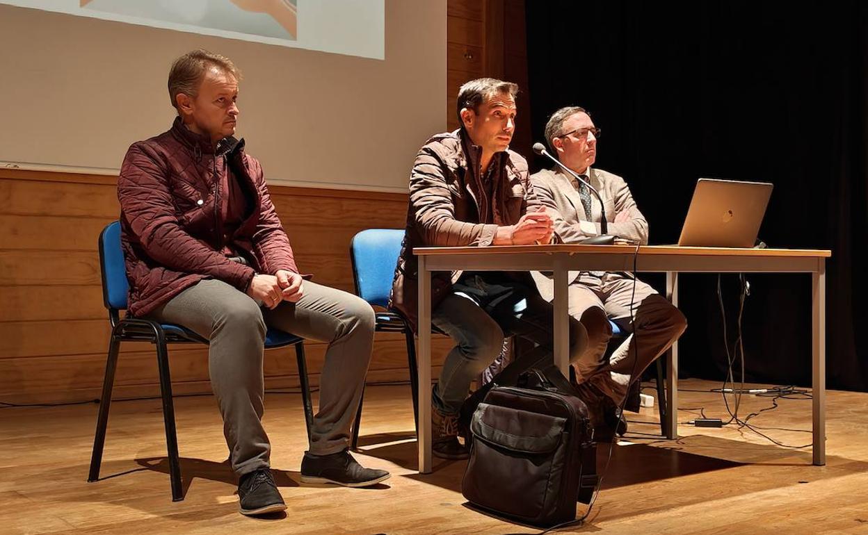 Durante la reunión informativa de este lunes