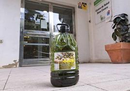 Garrafa de la marca 'Aceubuche', una de las retiradas del mercado por Sanidad