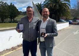 José Luis Prado y Antonio Bravo, con las medallas recibidas