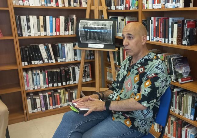 El autor durante el encuentro