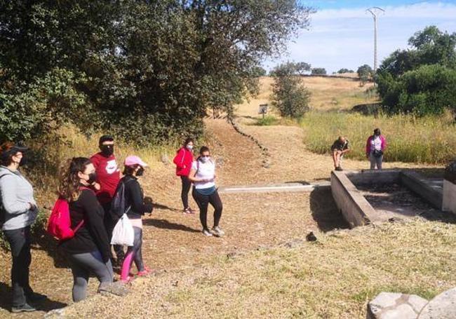 Ruta senderista por la senda que será recuperada