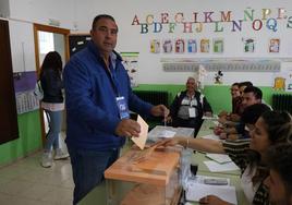 Lorenzo Florencio durante las votaciones
