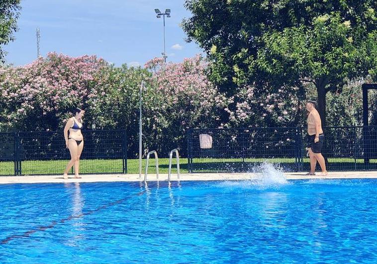 Primeros bañistas de la temporada