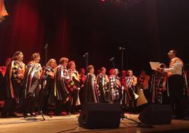 Actuación de la Tuna de Mayores Almendro Real de Valverde de Leganés