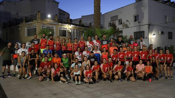 Más de 60 corredores disfrutan de la quedada nocturna