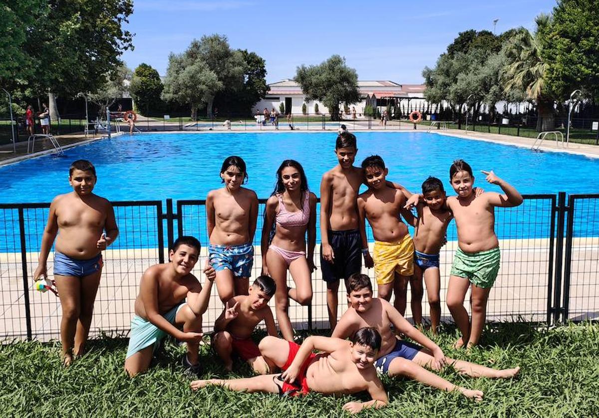 Alrededor de 3.000 personas visitan la piscina durante el mes de julio