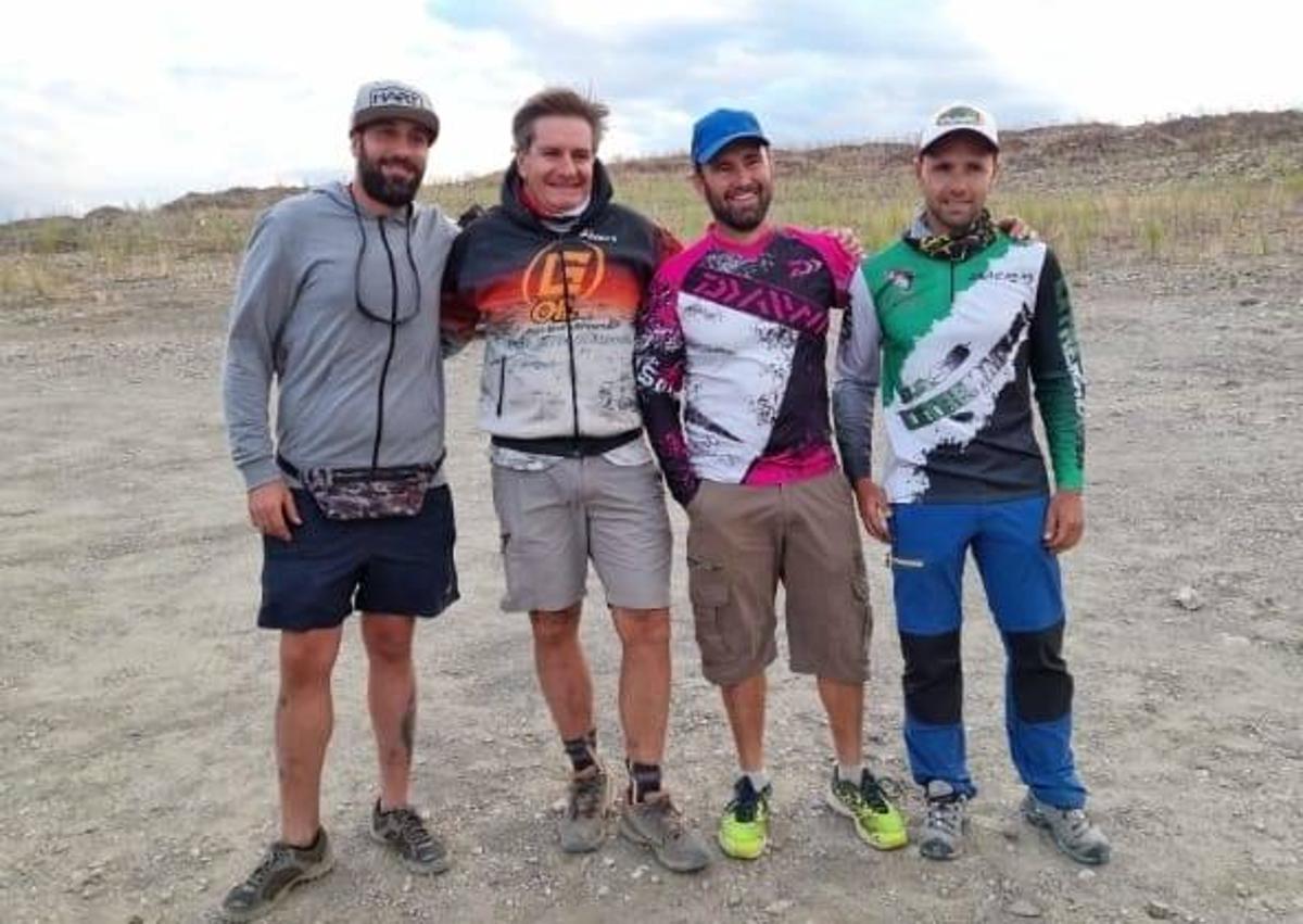Imagen secundaria 1 - 1. Ganadores del Campeonato de Extremadura. 2. En el Campeonato de España. 3. Trofeo del Campeonato de Extremadura