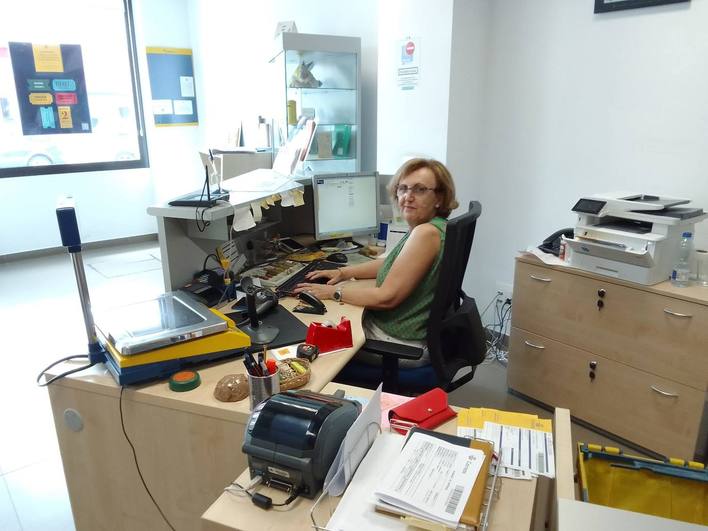 Se jubila 'Marisol' tras 17 años trabajando en la oficina de Correos