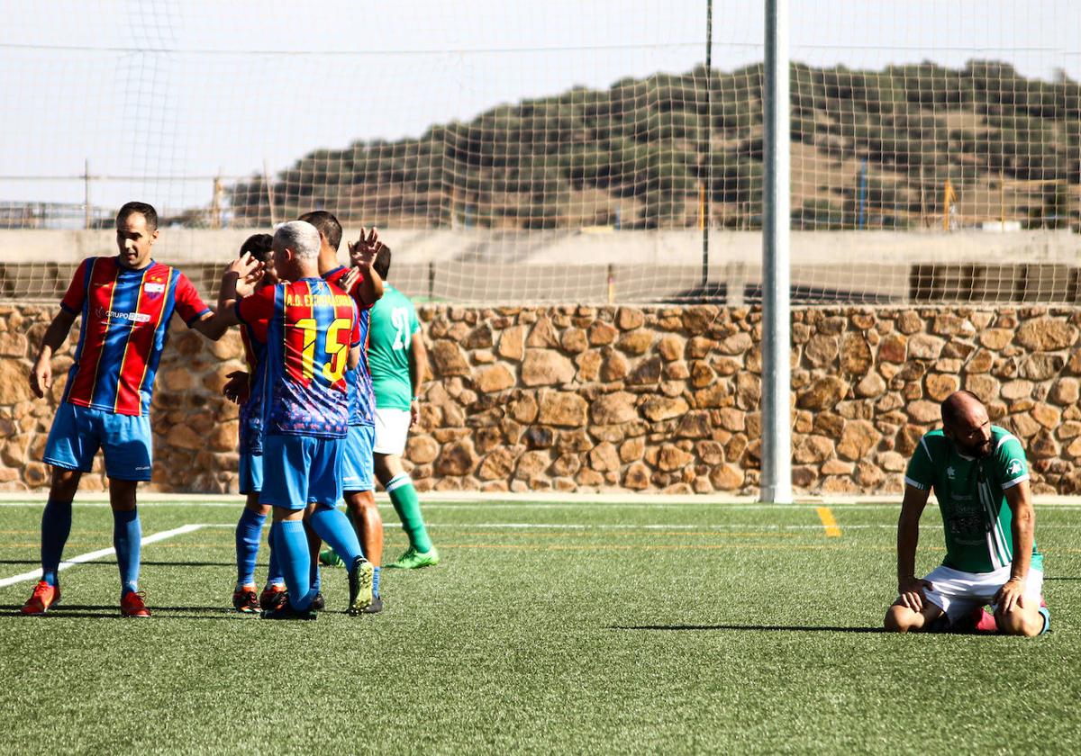 El AD Extremadura se impone a los Veteranos con un jugador menos