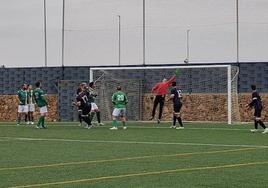 Ocasión de los visitantes que acabó en el larguero