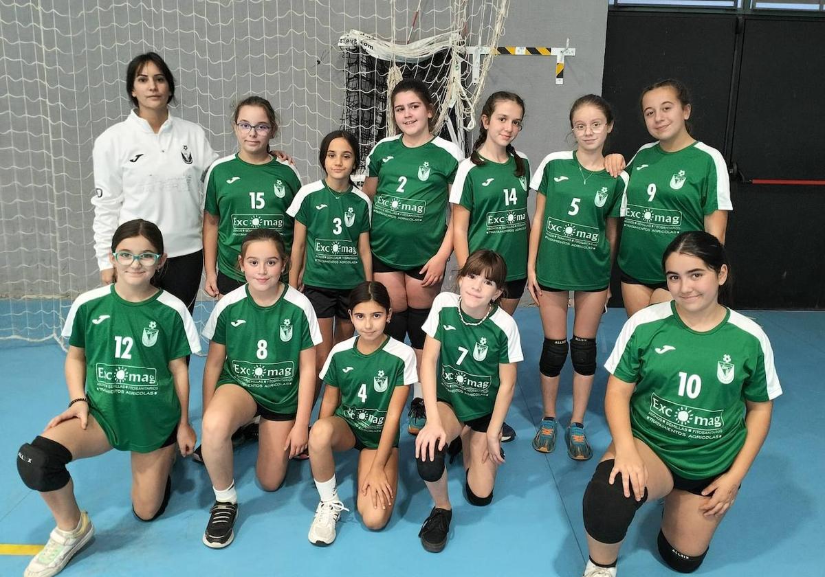 El equipo alevín de voleibol comienza su temporada con derrota