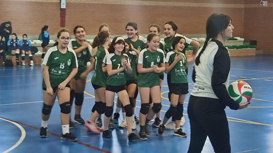El CD Maristas A es muy superior a los equipos valverdeños de voleibol