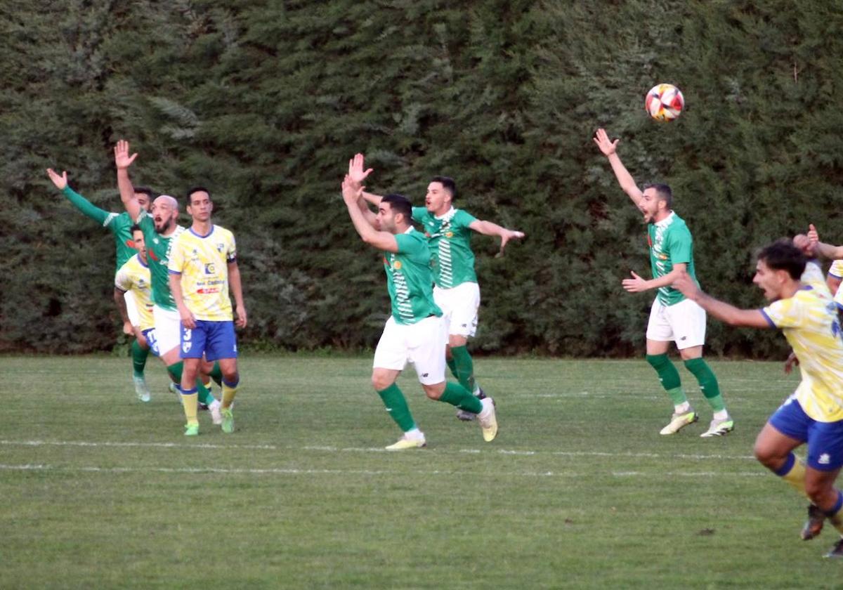 Los valverdeños reclamaron penalti por mano