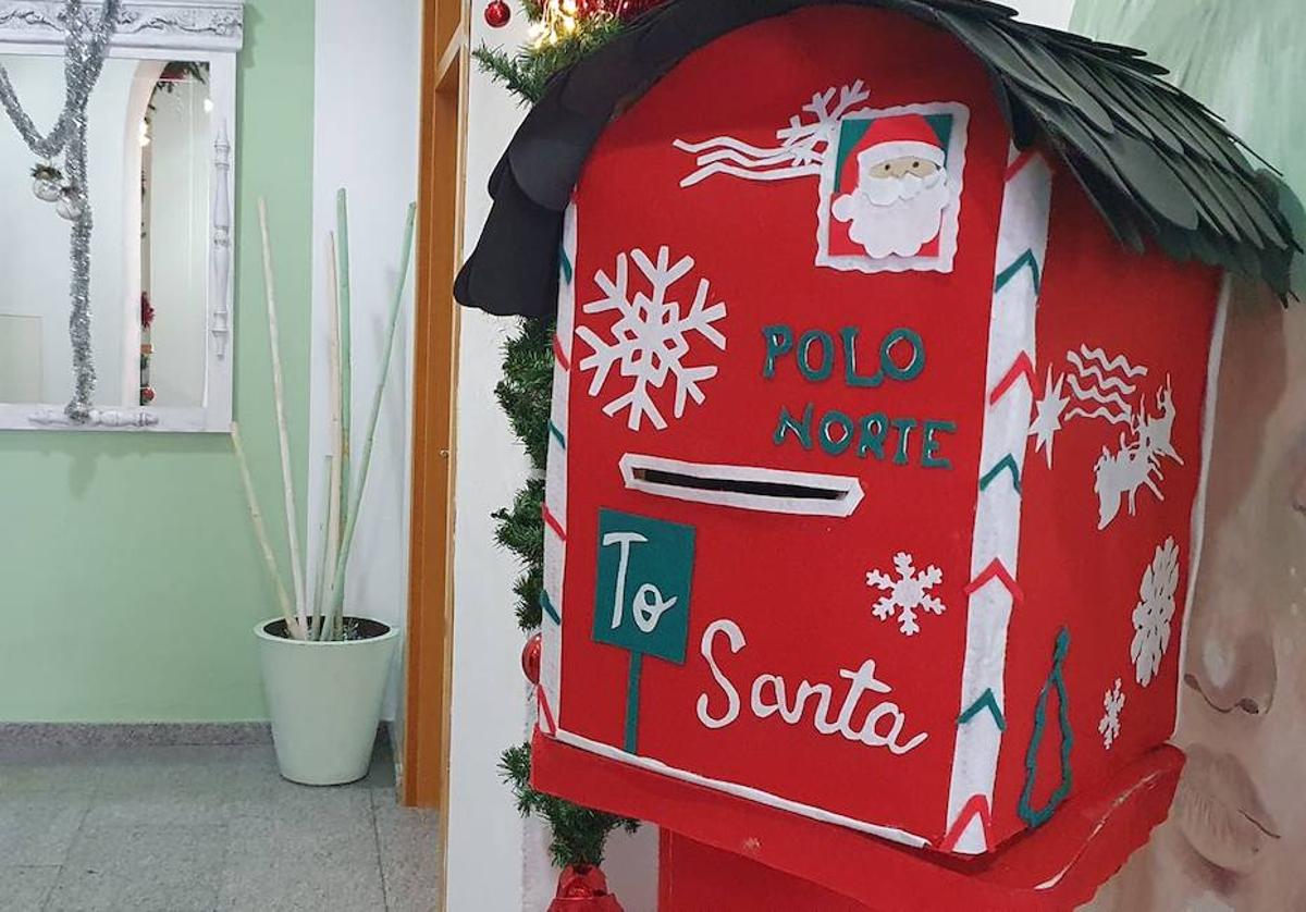 Los niños de la localidad ya pueden llevar sus cartas al buzón de Papá Noel