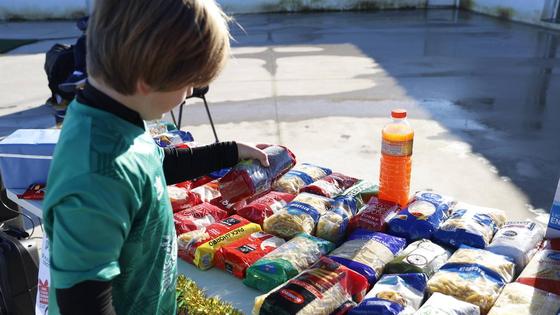 El deporte valverdeño consigue más de 250 kilos de alimentos solidarios