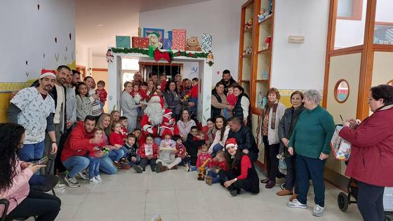 Papá Noel también visitó a los más pequeños de la guardería