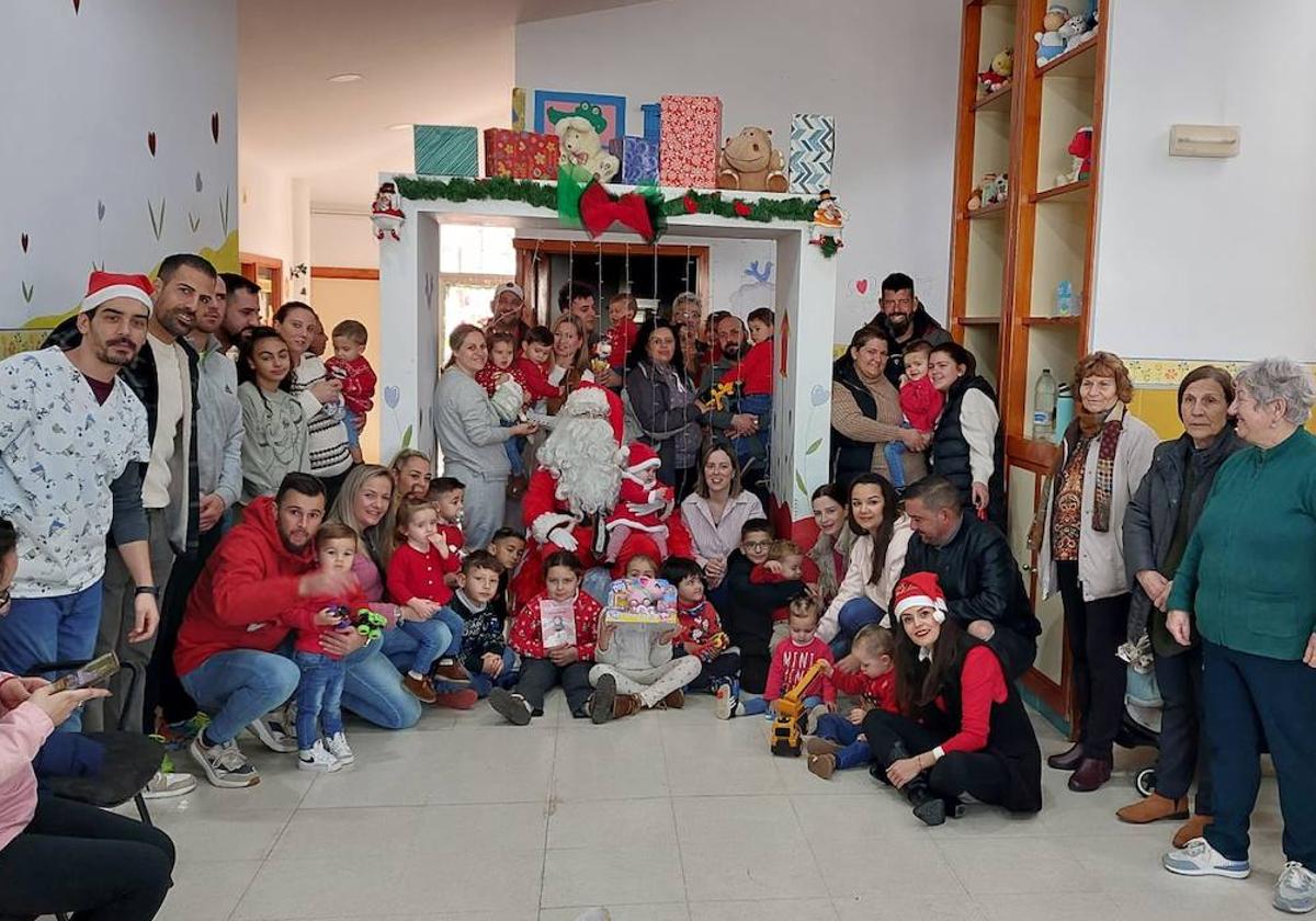 Papá Noel también visitó a los más pequeños de la guardería