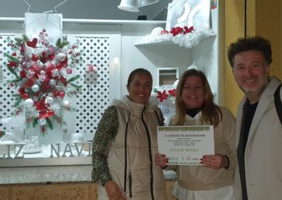 Imagen secundaria 1 - Navidad: Se entregan los premios de la campaña navideña 'Adoro el shopping local'