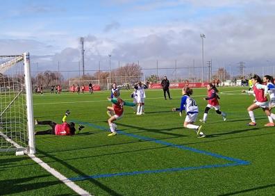 Imagen secundaria 1 - 1. Equipo de Badajoz. 2. Parada de Sofía. 3. Sofía durante un encuentro