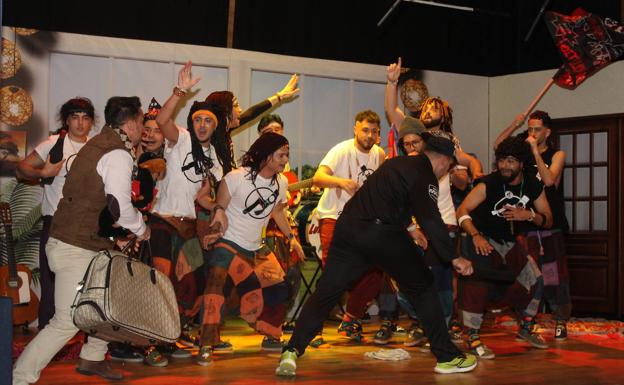 Los Escusaos también actuaron en el concurso de murgas de Badajoz