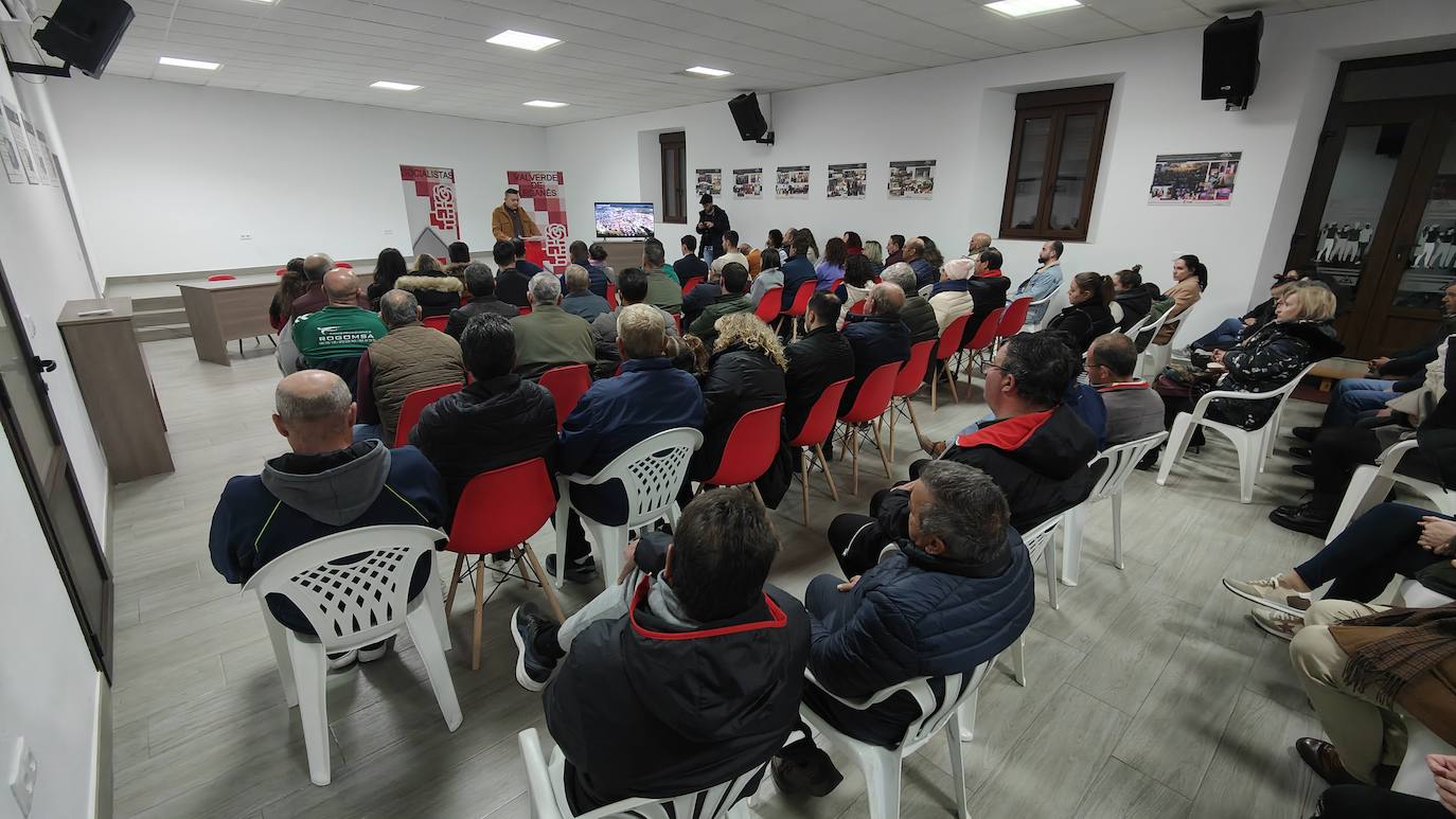 Imagen secundaria 1 - 1. Lista de candidatos. 2 y 3. Asistentes a la asamblea